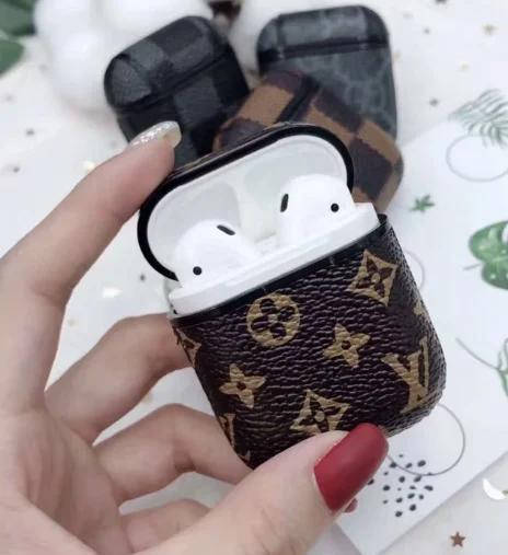 

Силиконовый противоударный чехол - Airpods Пластик. Louis Vuitton
