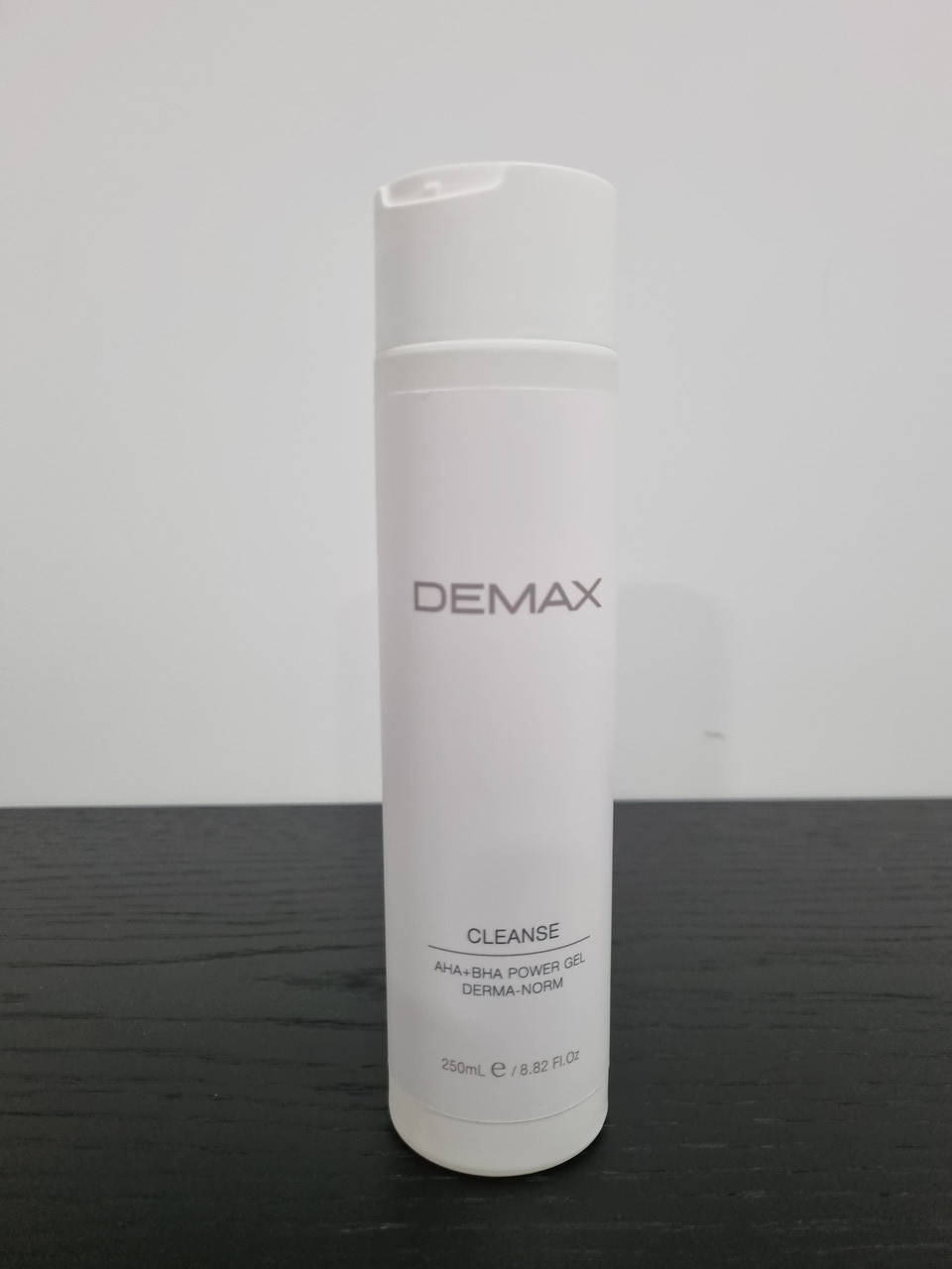 

ОЧИЩАЮЩИЙ ГЕЛЬ ДЛЯ КОМБИНИРОВАННОЙ КОЖИ С АНА, 250 мл Demax