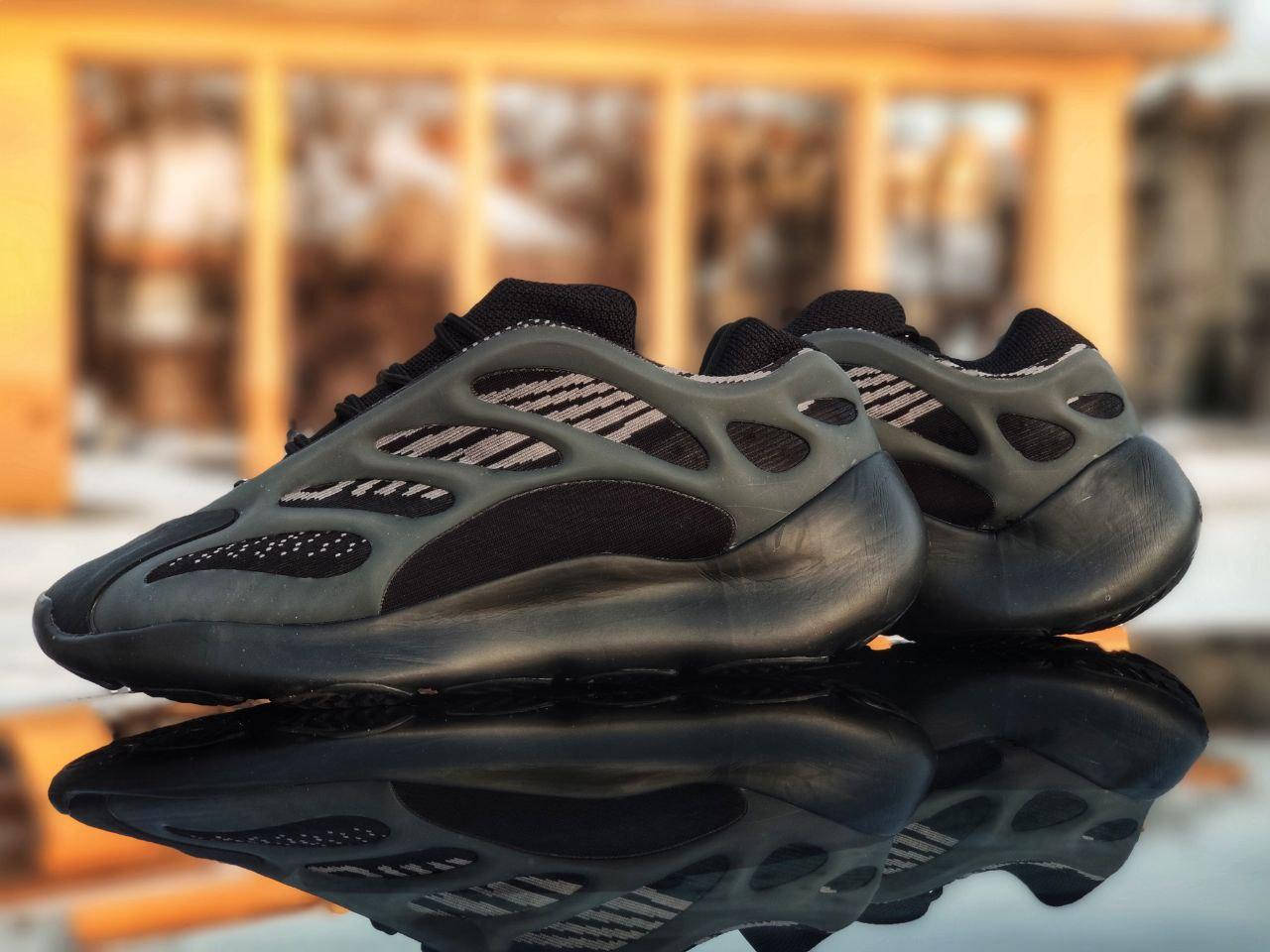 

Чоловічі кросівки Adidas Yeezy Boost 700 V3 Alvah (Адідас ізі Буст) 43 (27,5 см)