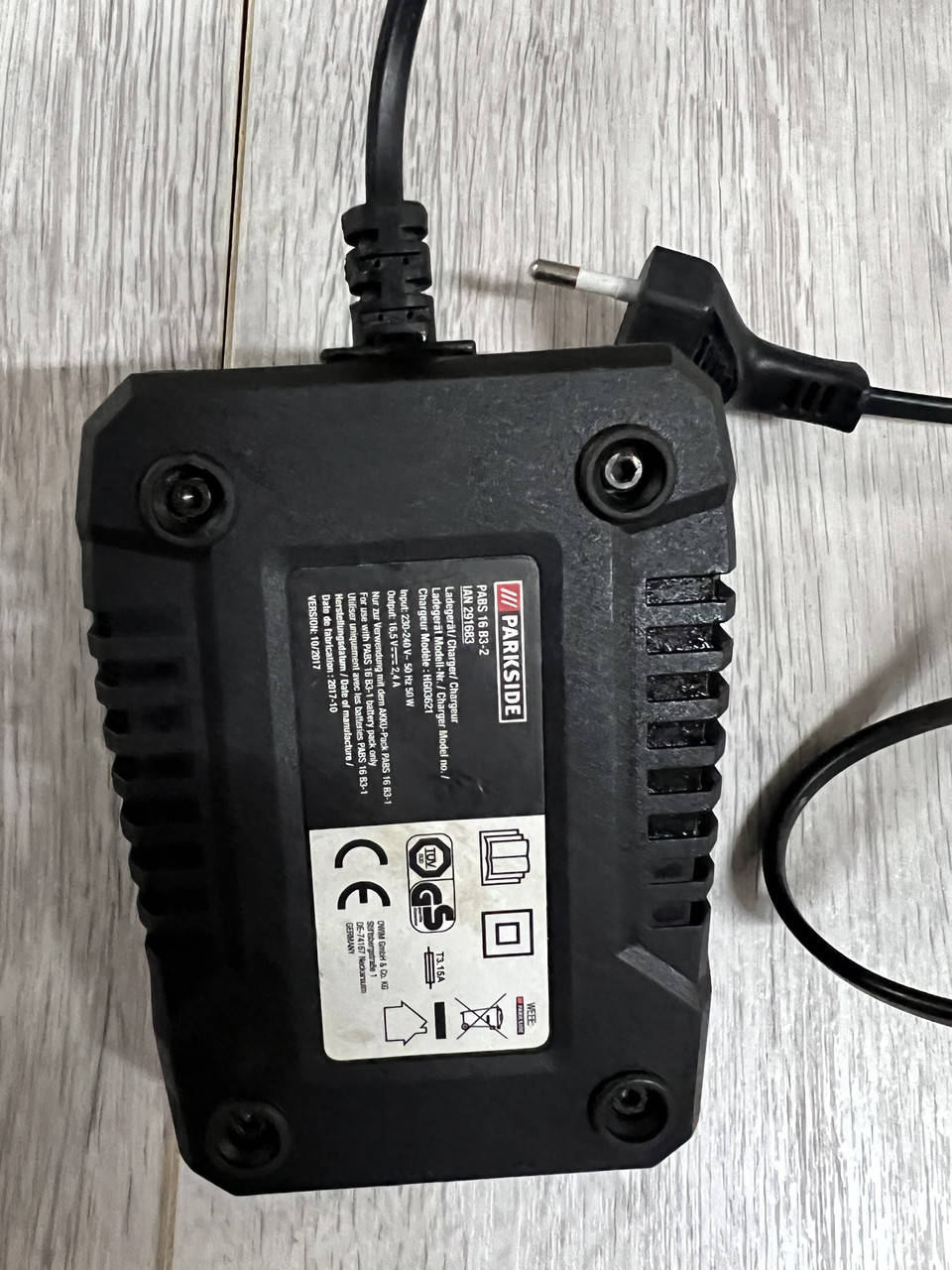 

Зарядное устройство parkside PABS 16 B 3-2 230-240 V 50Hz 50W 16.5v 2.4 A