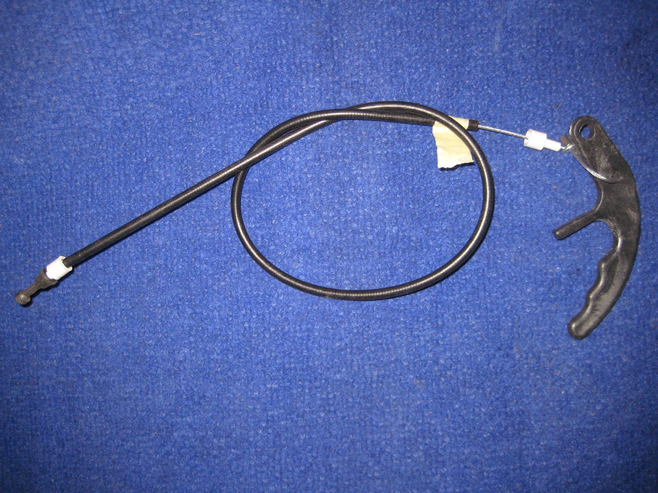 

Трос капота жесткий с ручкой Таврия ЗАЗ 1102