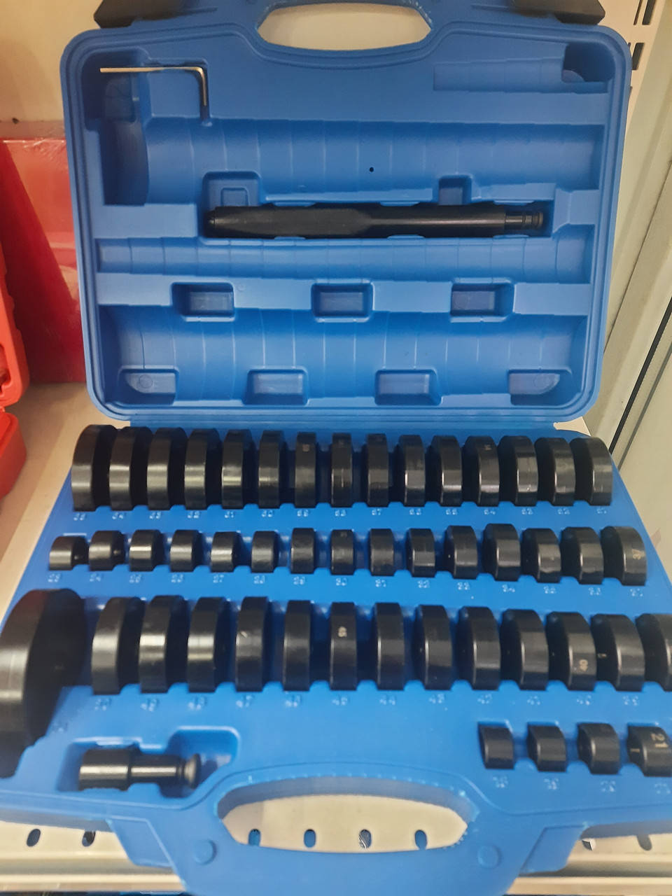 

Набор инструментов, оправок для выпрессовки и запрессовки подшипников, втулок, сальников Rock FORCE RF-952T1