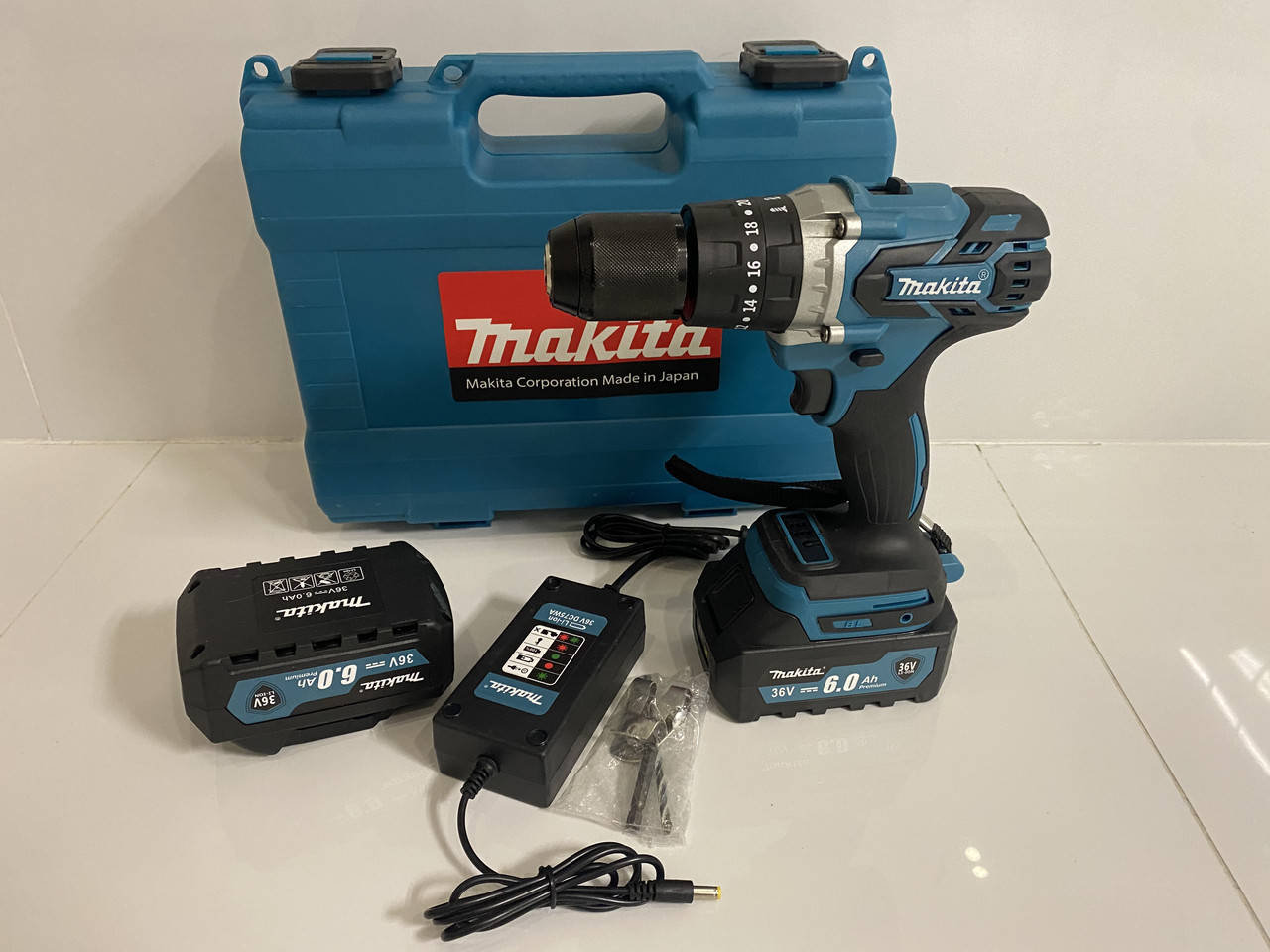 

Очень мощный аккумуляторный шуруповерт Makita 36v 6.0a безщеточный!