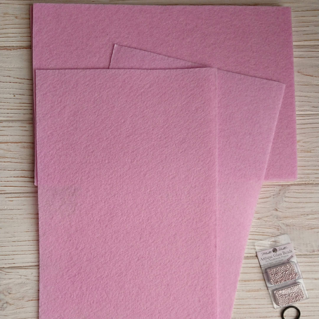 

Фетр жесткий 1 мм, Royal Тайвань розово-сиреневый 20*30 см