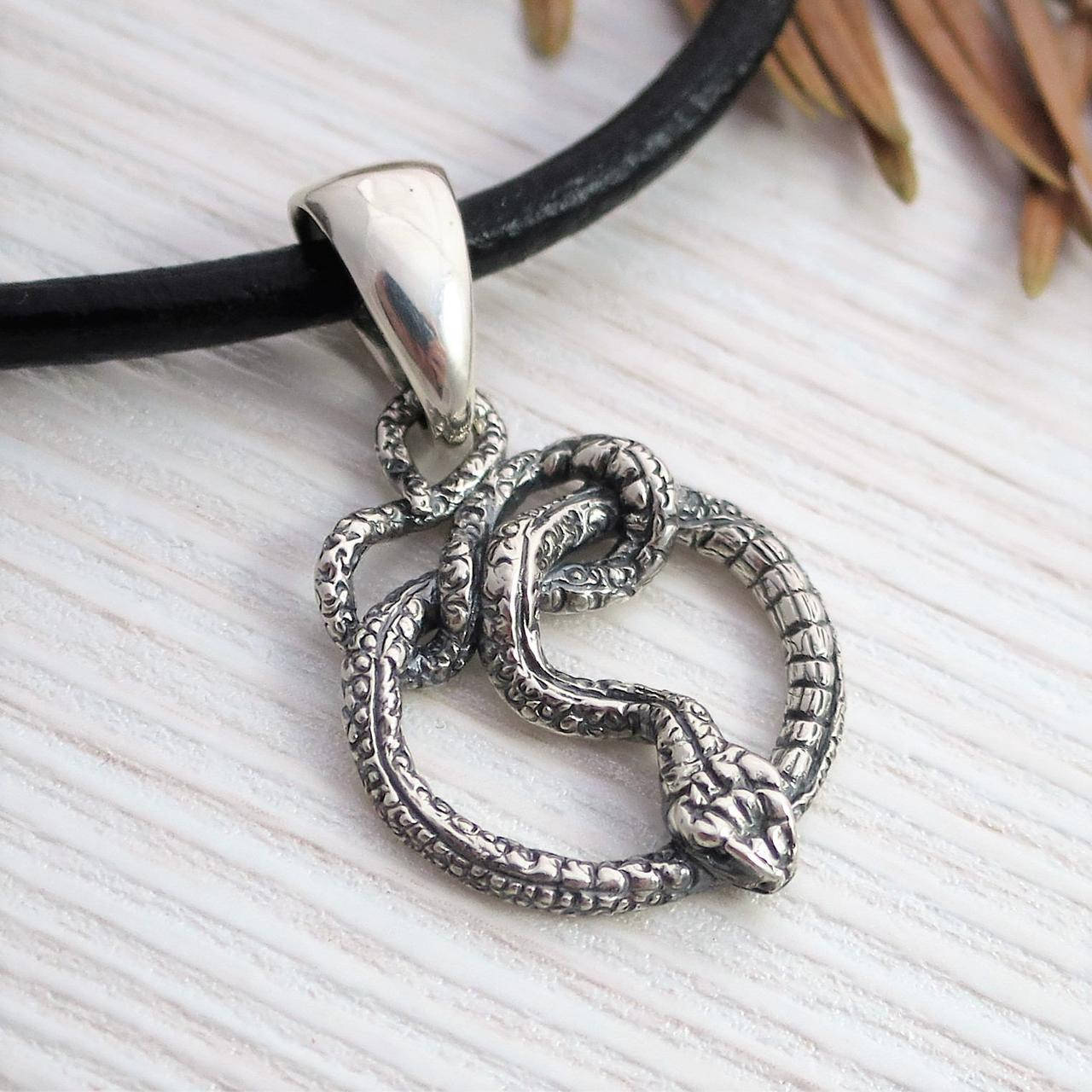 

Кулон Змея серебро ручная работа - символ бесконечности - кулон круглая змея - ручная работа