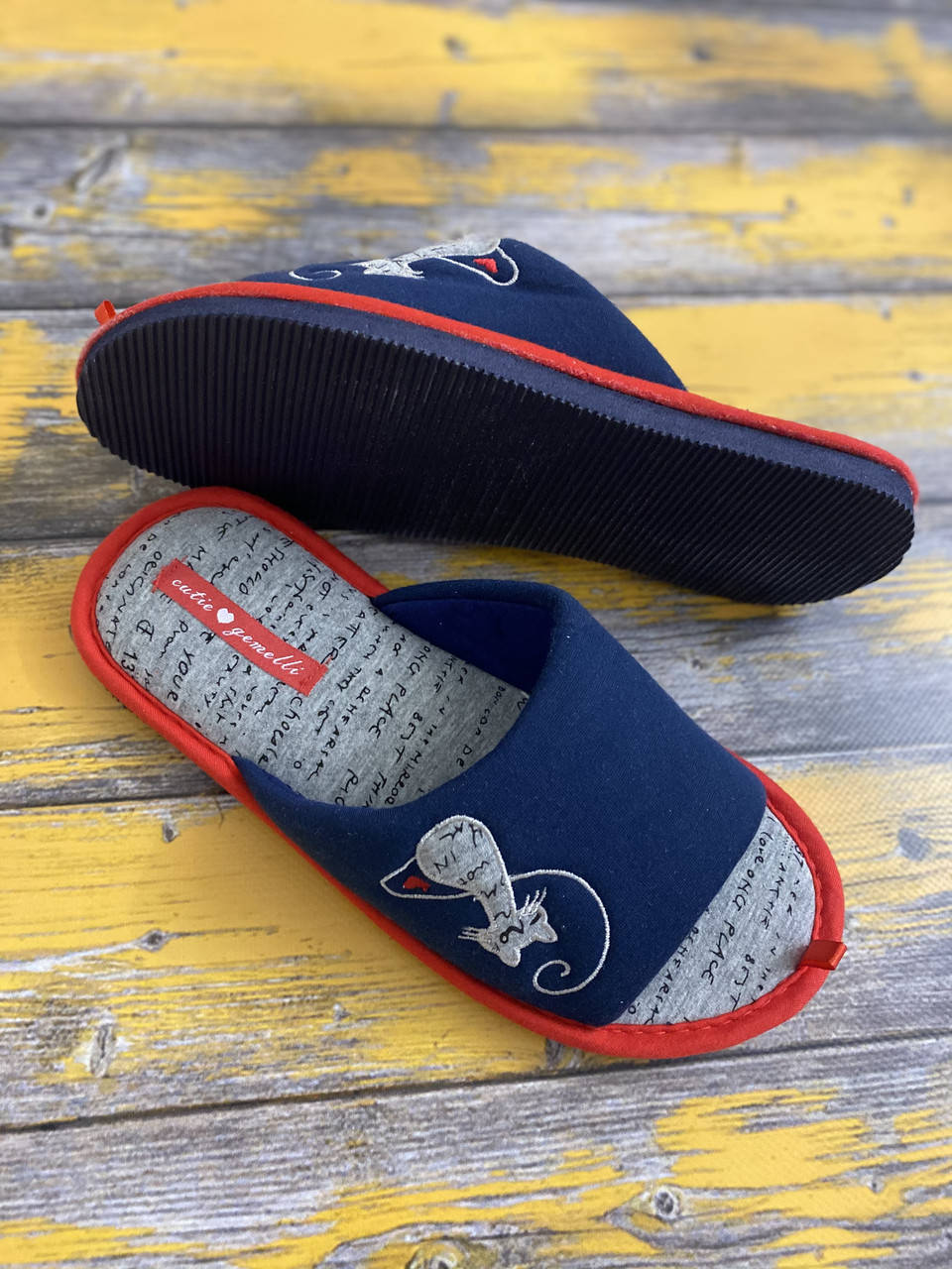 

Женские тапочки gemelli только 37(24,2см) размер в размер.Лёгкая подошва(пористая резина), Синий