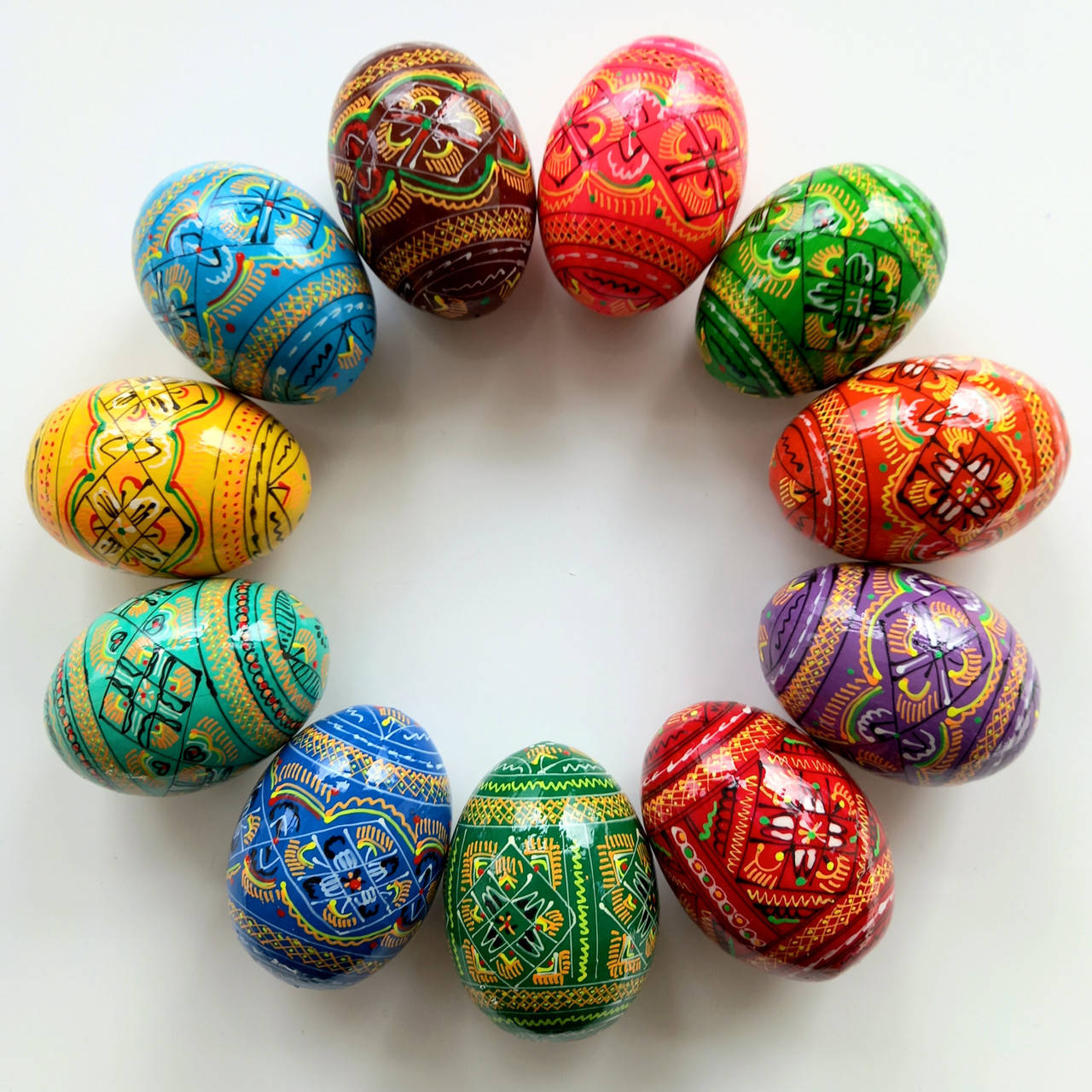 

Писанка , ручная роспись , дерево , 65х50 мм.