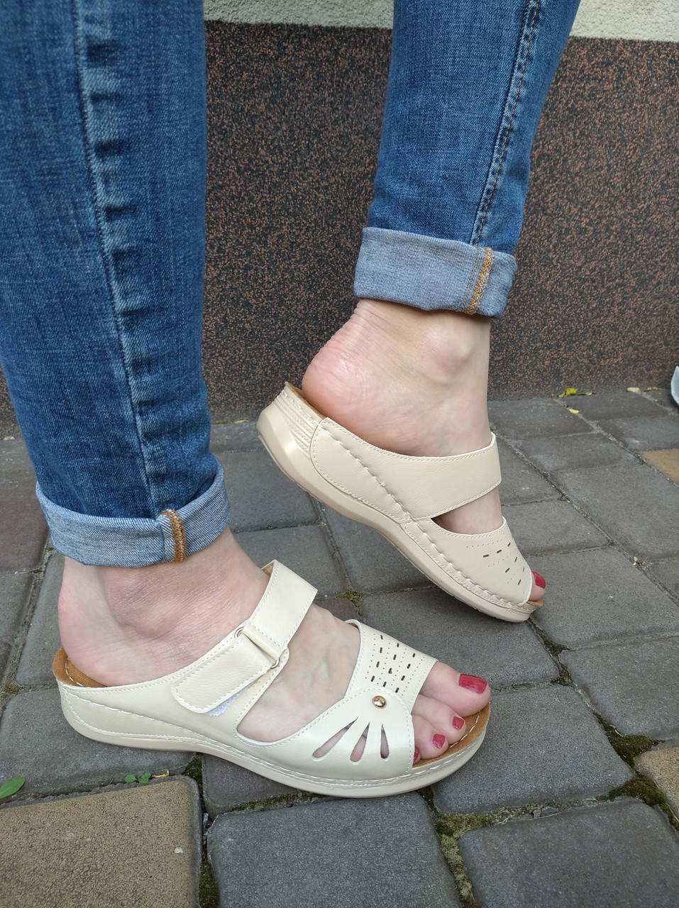 

Шлепанцы женские бежевые (батал) 40,41,42,43 р-р 43