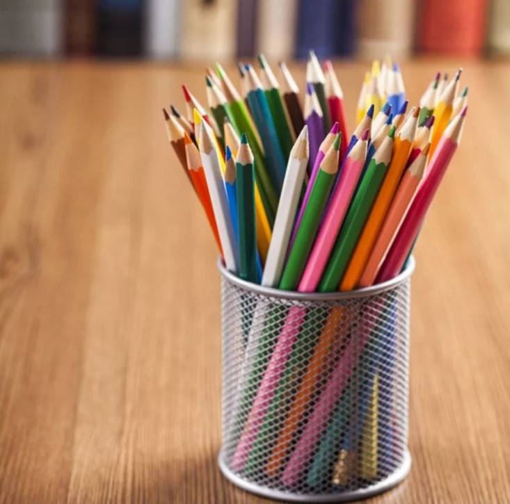 

Металлический органайзер для ручек в виде цилиндра. Стальной