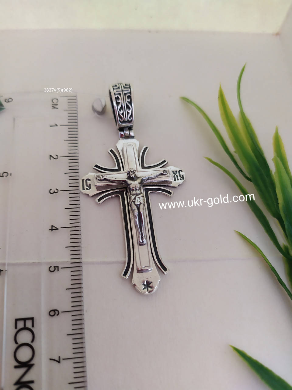 

Серебряный крест 925 пробы.