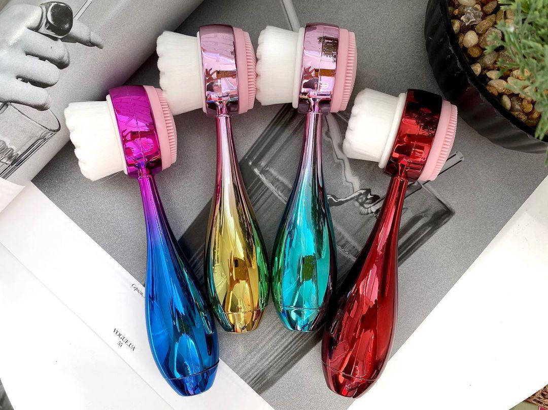 

Двухсторонняя щетка для умывания