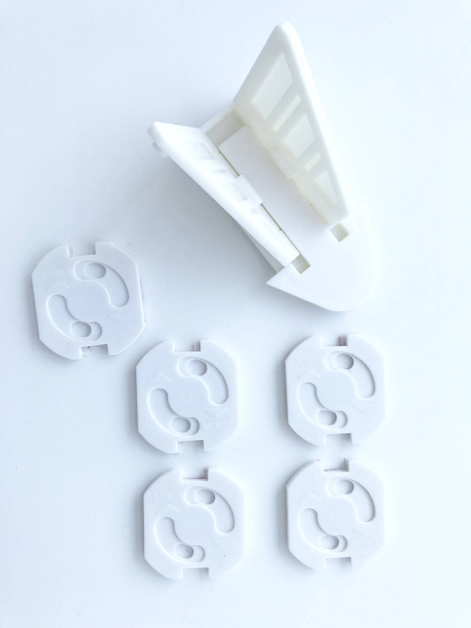 

Набор детской защиты Leluno Заглушки для розеток, Замок блокиратор на шкаф купе , 6 предметов Белый