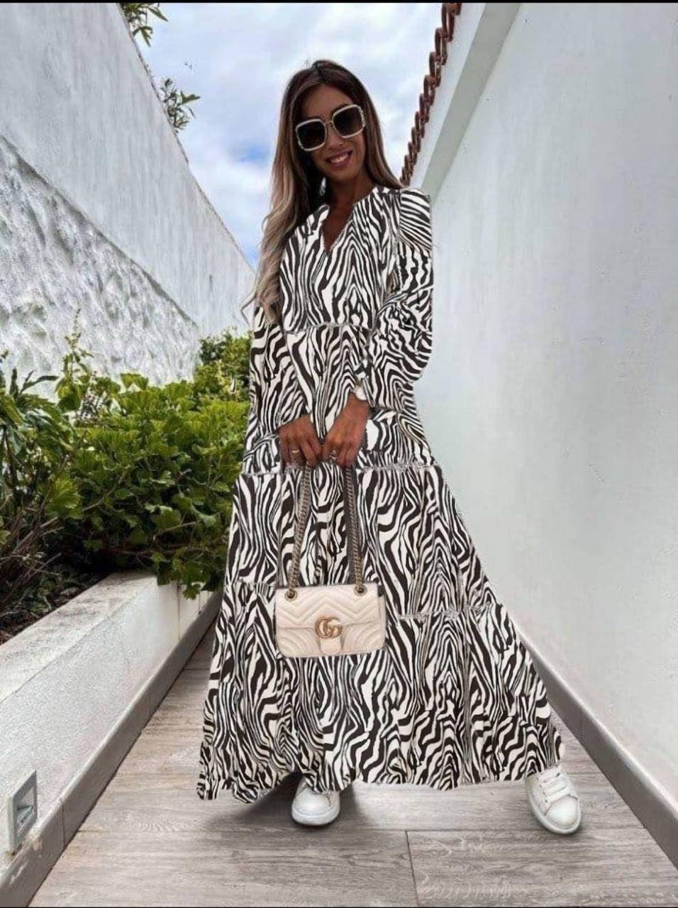 

Жіноча довга сукня SKL92-358557