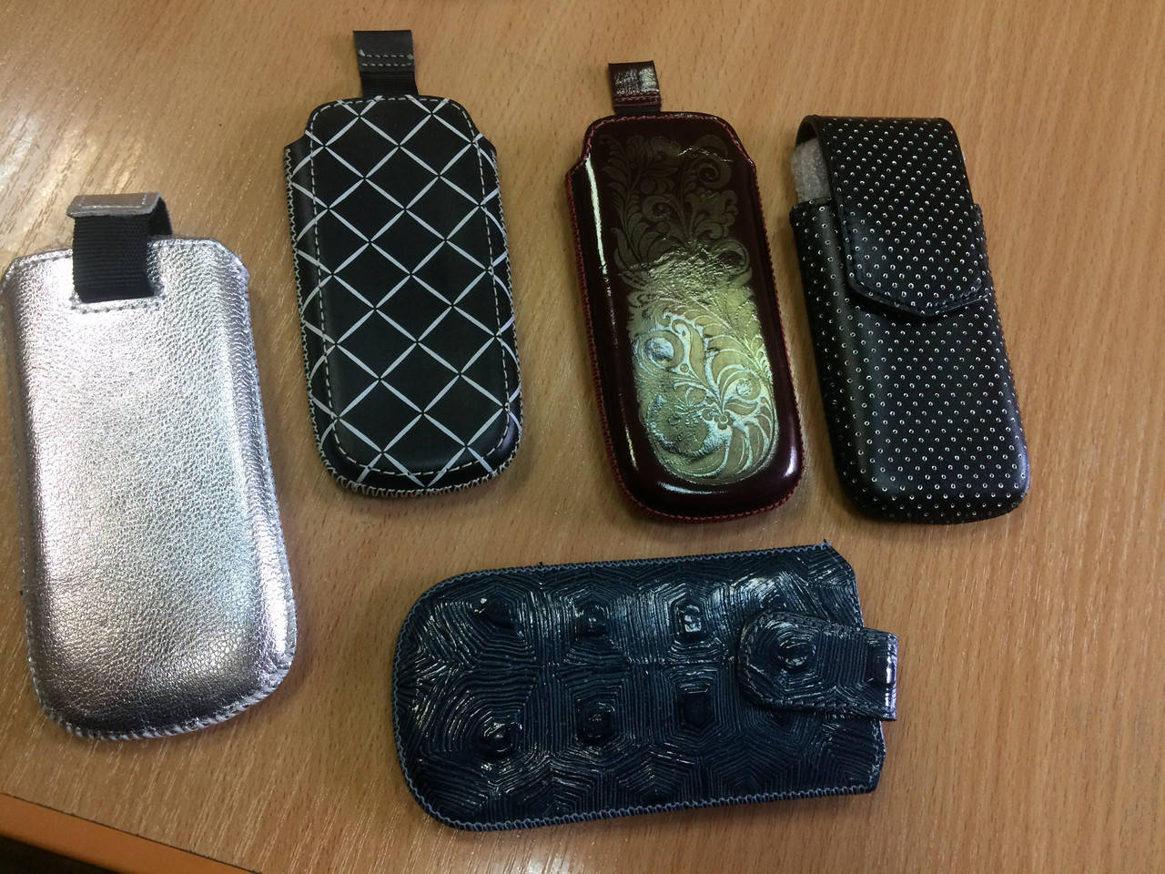 

Чехлы кожаные в асортименте для Nokia 6303/6300/6700c/2700/2710/2720/5130 (95*55)