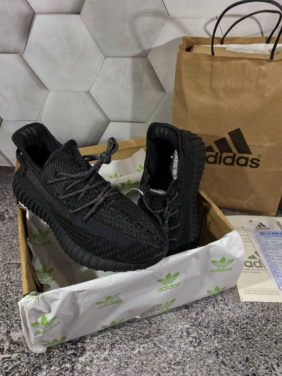 

Кроссовки Adidas Yeezy Boost 350, Черный