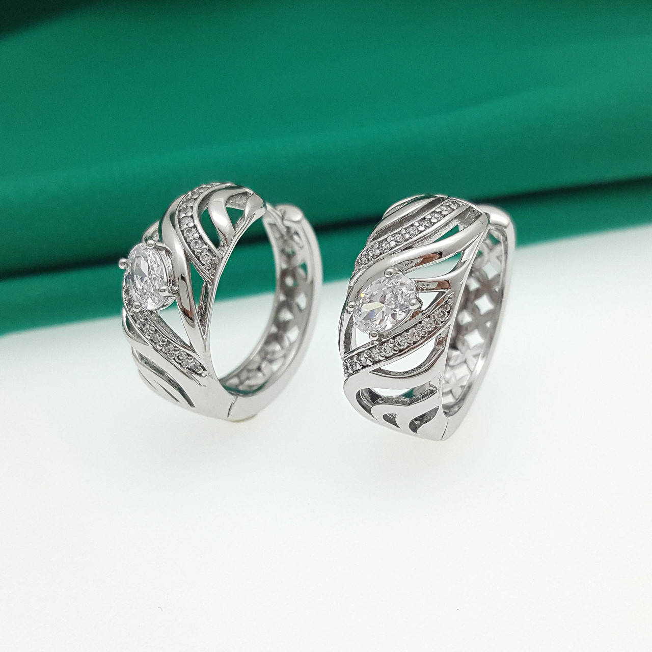 

Серьги массивные, "Волна" с россыпью камней, Xuping, медсплав