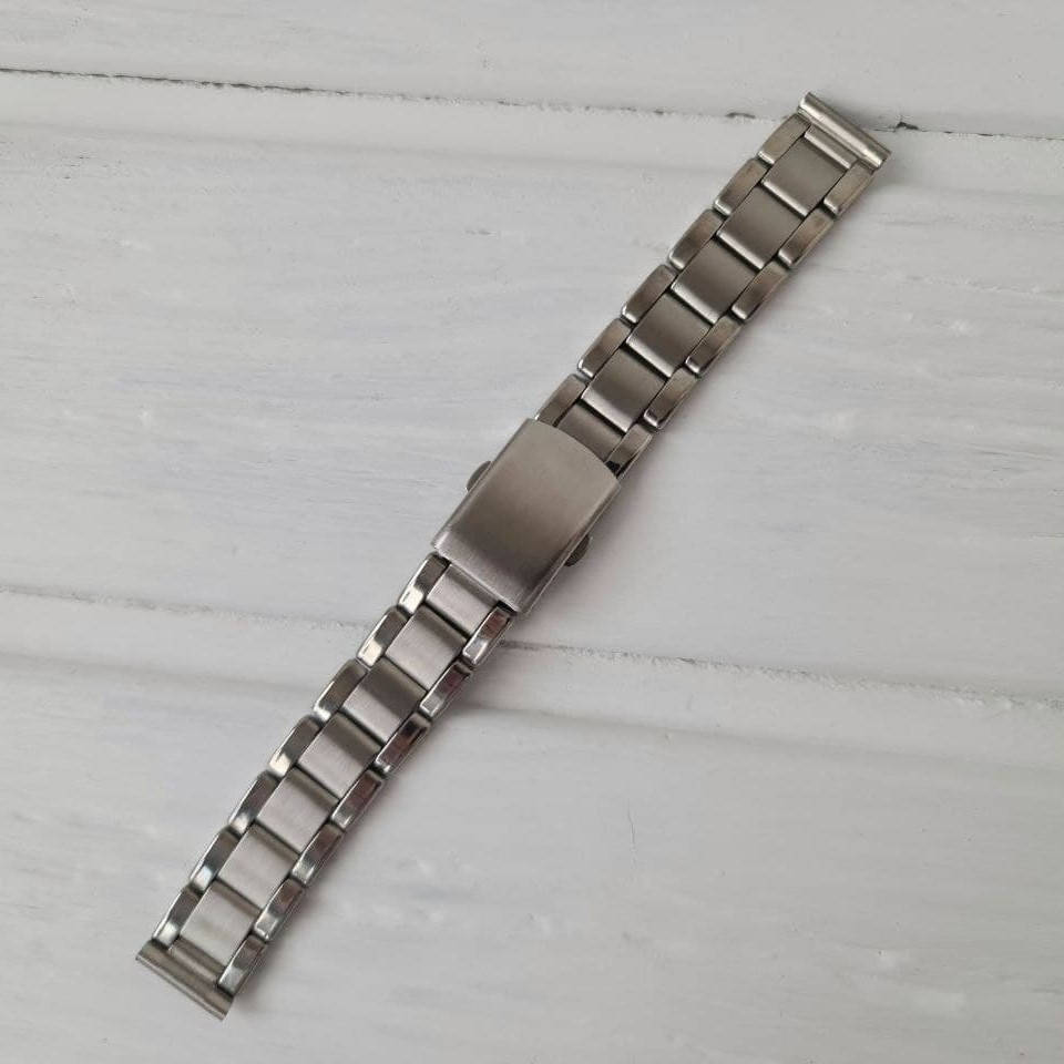 

Браслет стальной для часов 16 мм ширина. Цвет серебра