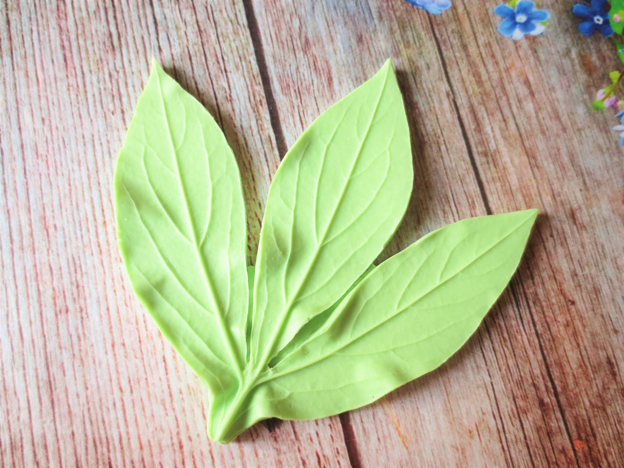 

Молд "Лист пиона тройной" (р-р 11х11 см)