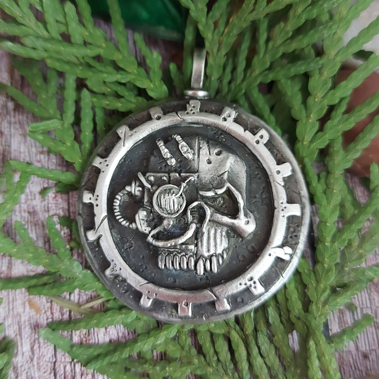 

Адептус Механикус кулон подвес, Warhammer 40000