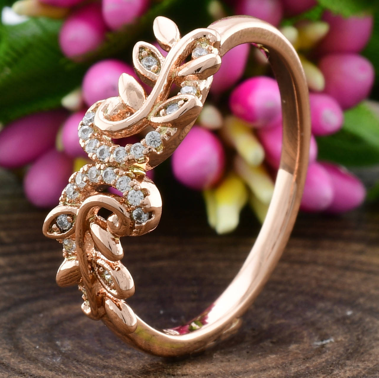 

Кольцо Xuping 14149 ширина 8 мм белые фианиты позолота РО размер 17