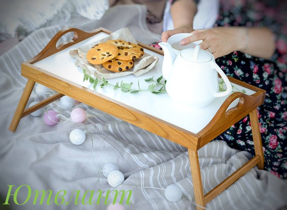 

Деревянный переносной столик с ручками для завтрака на кровать, ( не бамбуковый ) столик-поднос