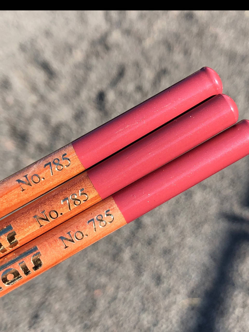 

785. MISS TAIS карандаш для губ