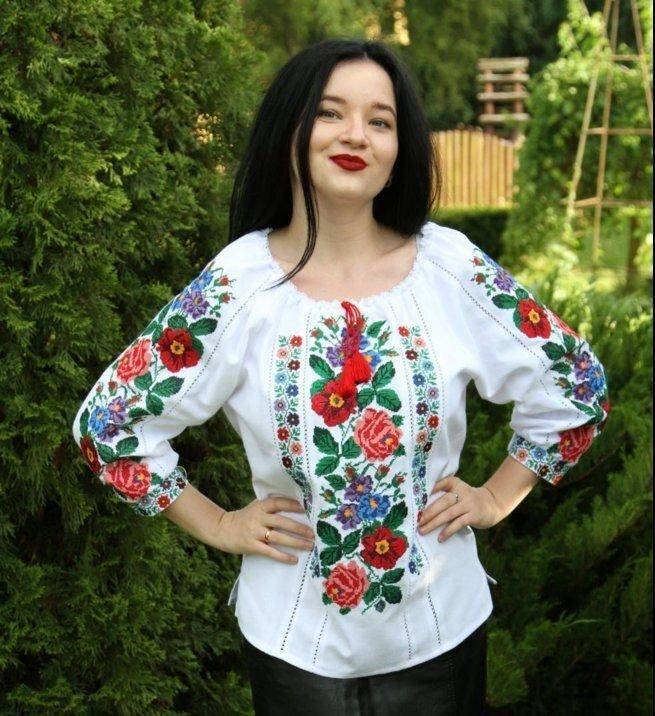 

Женская вышиванка Розы белая 42-60 р, Белый
