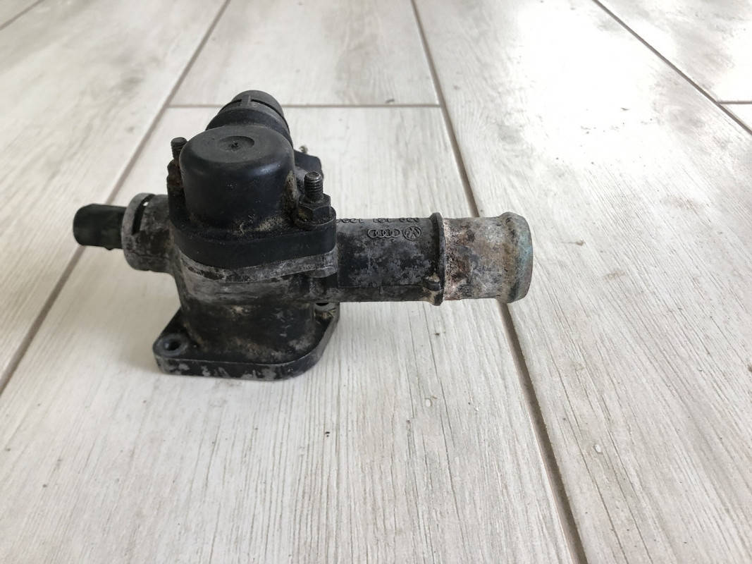 

Термостат Volkswagen Passat B5 038121133A