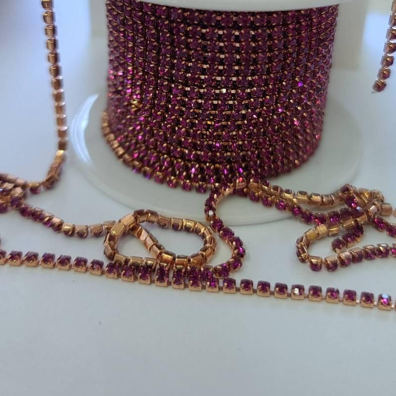 

Ss6 стразовая цепь розовое золото/ fuchsia 1м