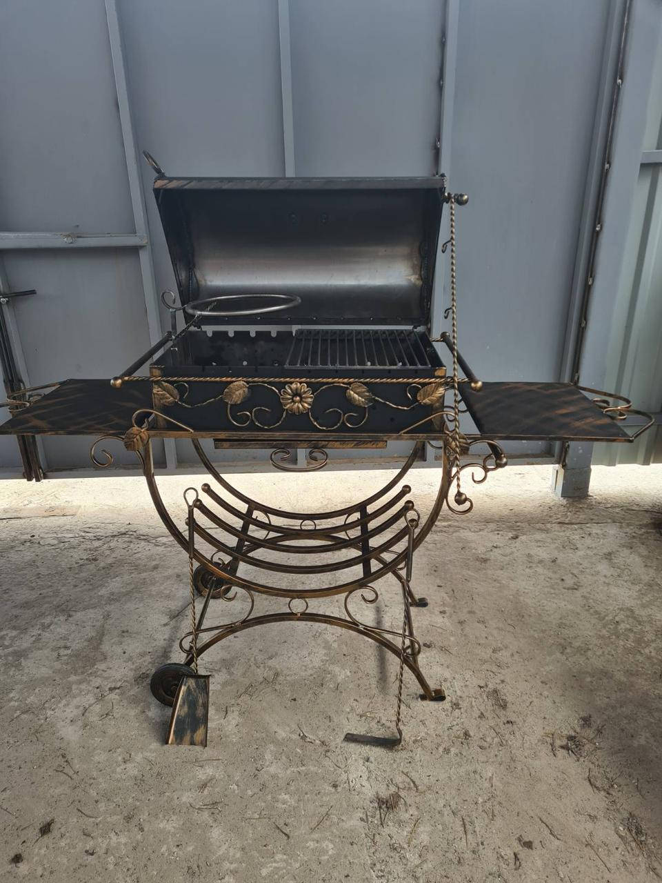 

Мангал кованый стационарный 3мм на 10 шт. шампуров с откидной крышкой