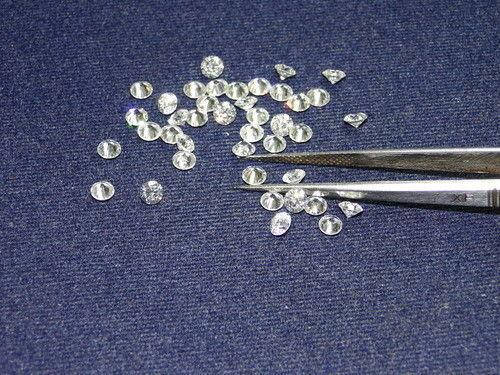 

Бриллиант белый натуральный 1.2 - 1.35 мм 0,01 Ct H/SI1
