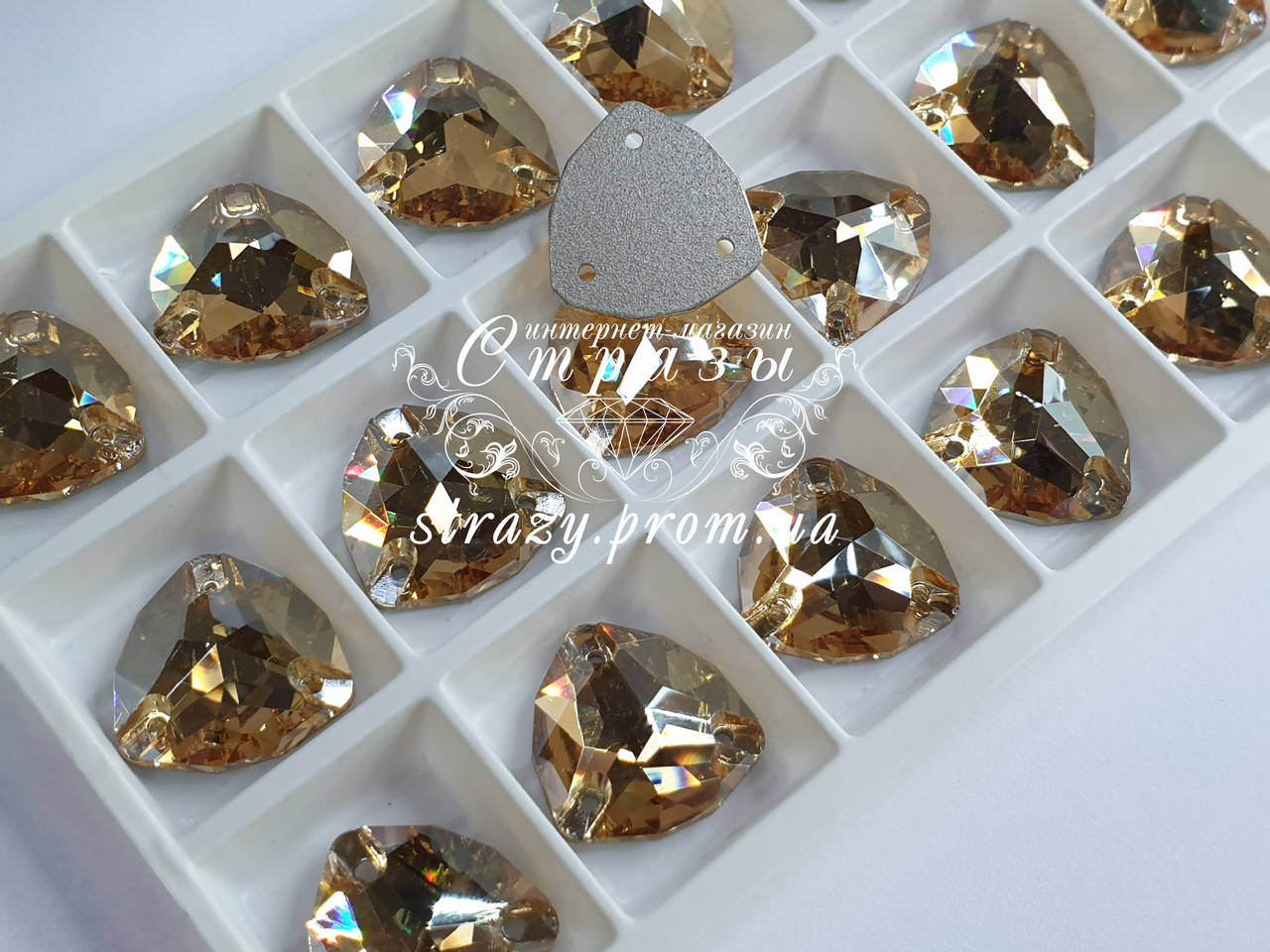 

Стразы Lux Trillant 12мм. Gold Shaddow