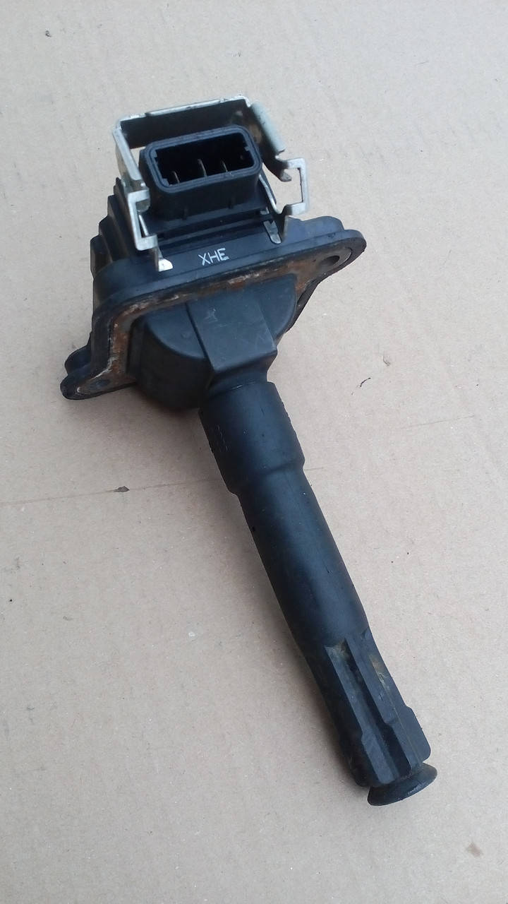 

Катушка зажигиния Volkswagen Passat, Audi A-4 1.8T. 058 905 105, 0 040 100 013.