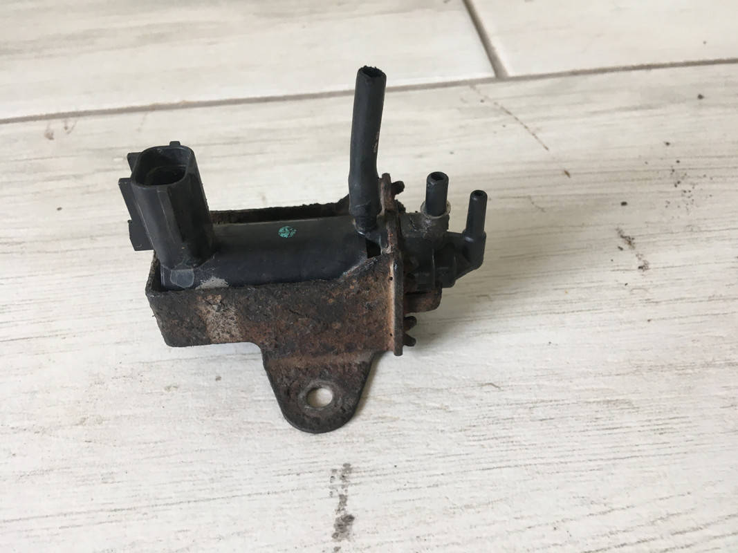 

Вакуумный клапан Ford Mondeo Mk3 2000-2007 2.0TDDI