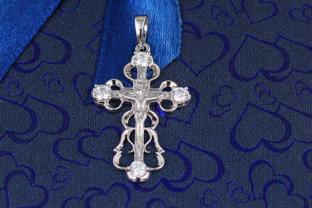 

Крестик Xuping Jewelry ажурный на концах камни 2,8 см серебристый, Серебристий