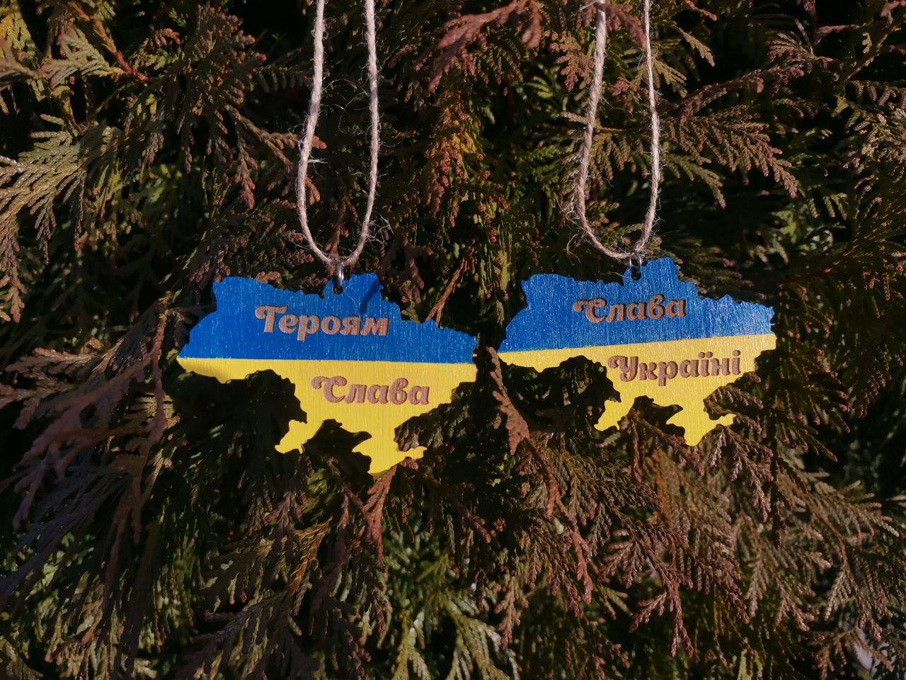 

Подвеска в машину из фанеры карта Украины "Слава Украине", "Героем Слава", Желтый