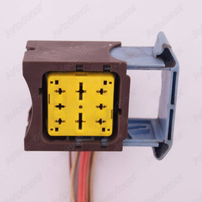 

Разъем автомобильный 8-пин/контактный. Мама. Герметичный. 49×45 мм. Оригинал. Б.У