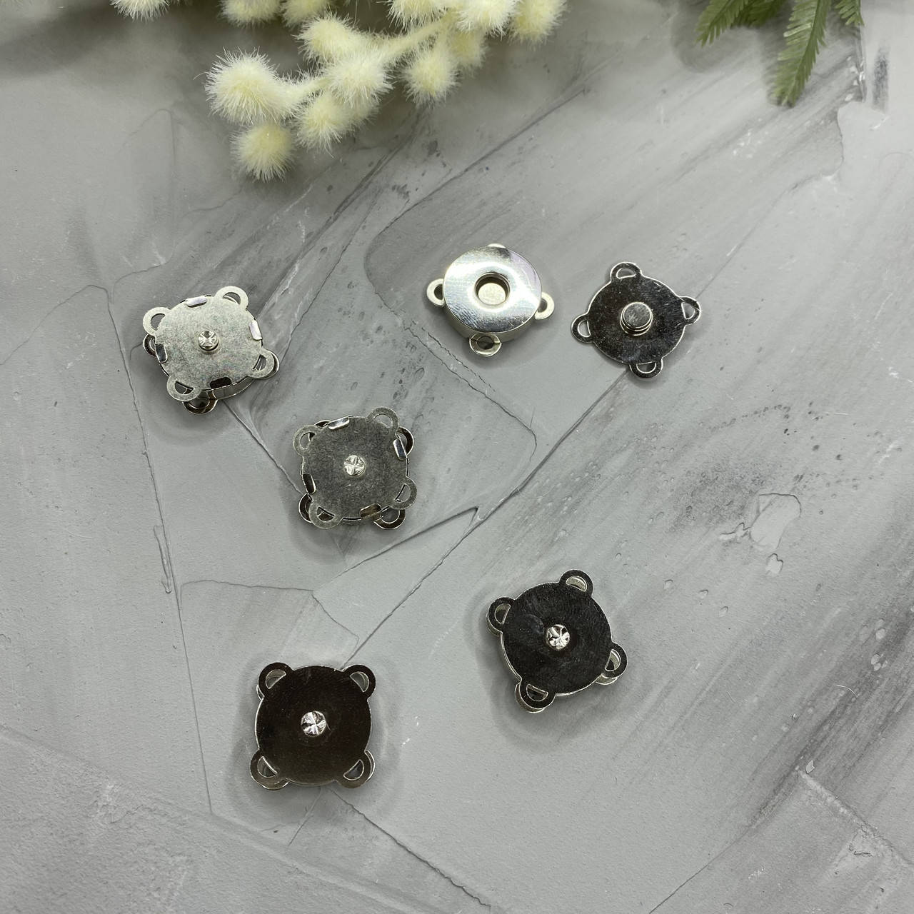 

Кнопки металлический серебро