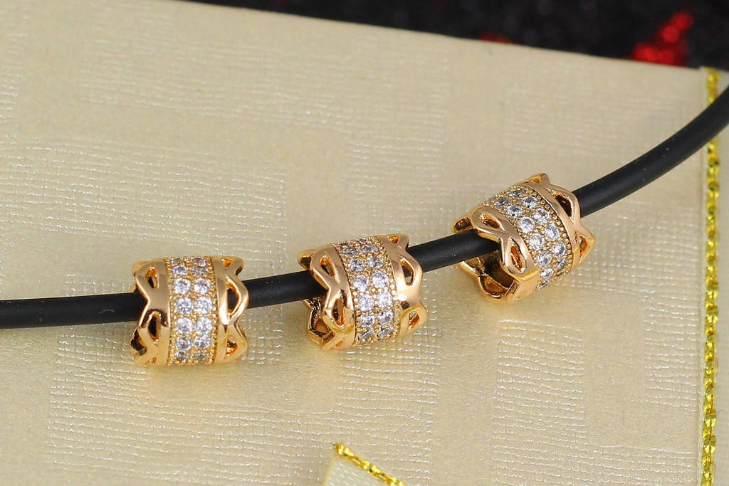 

Кулон шарм Xuping Jewelry 2 дорожки камней с треугольными краями 8 мм золотистый