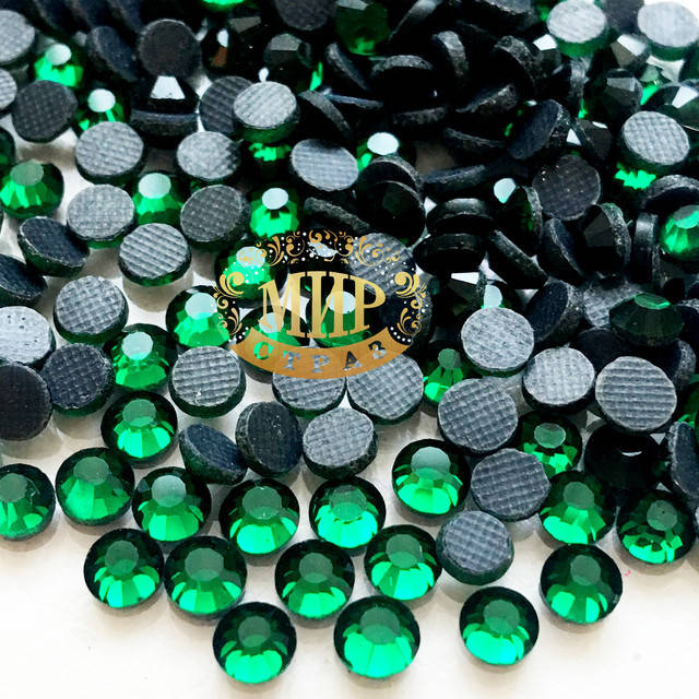 

Стразы hotfix DMC Emerald ss10(2,8mm).Цена за 100шт.