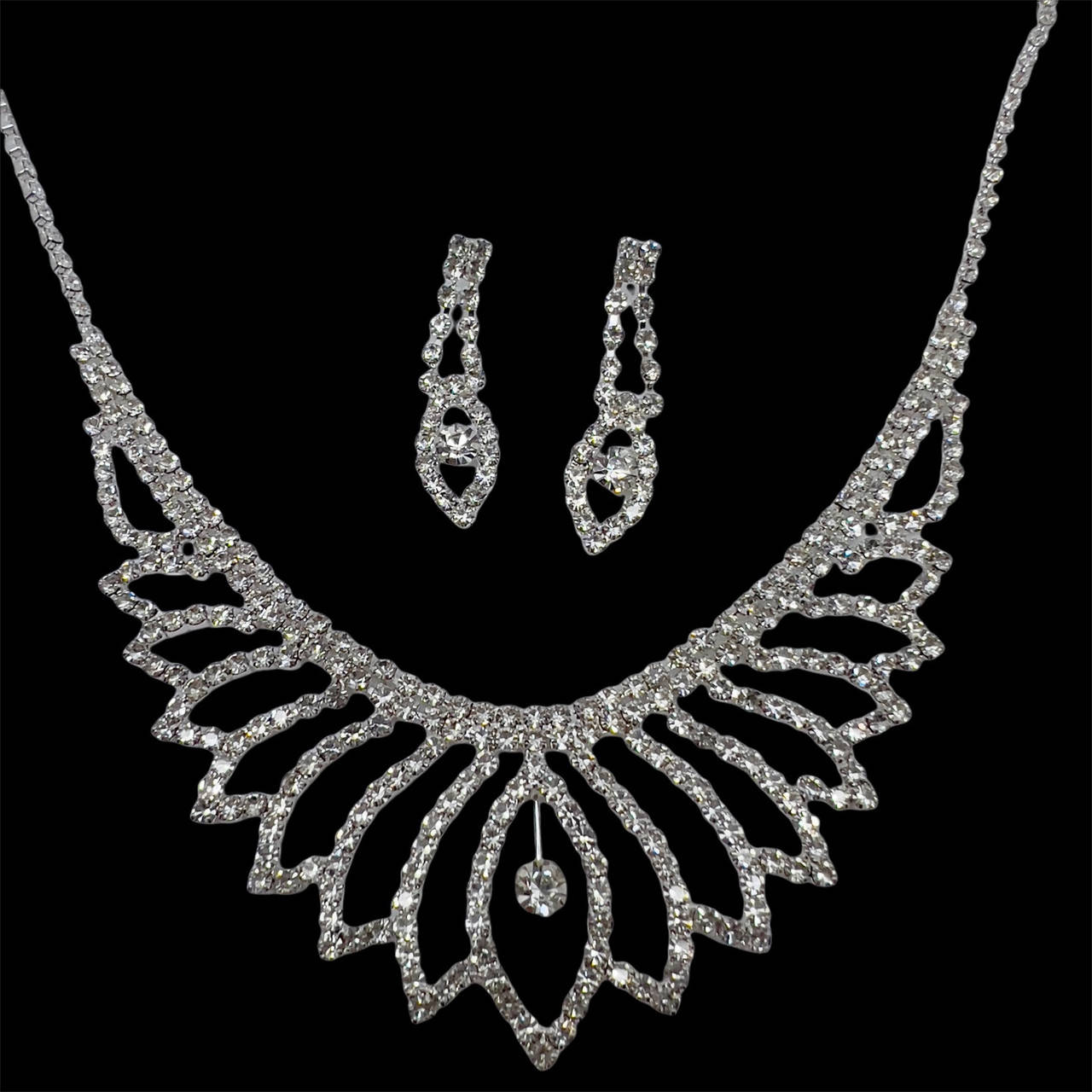 

Вечерние серьги и подвеска