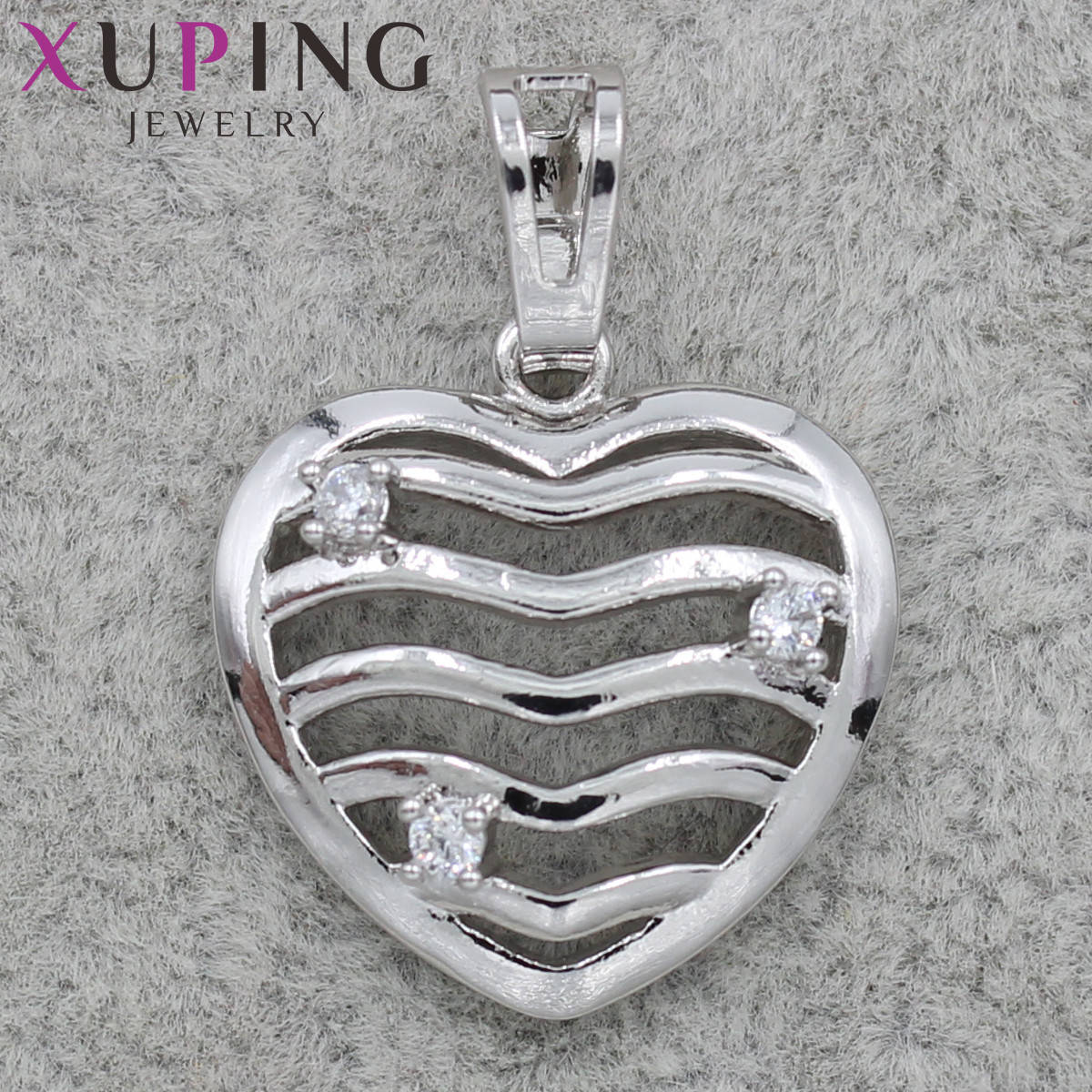 

Кулон женский Xuping Jewelry серебристого цвета сердечко с тремя стразиками размер изделия 25 х 25 мм