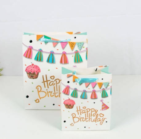 

Подарочные пакеты "Happy Birthday гирлянда" 18х23 см