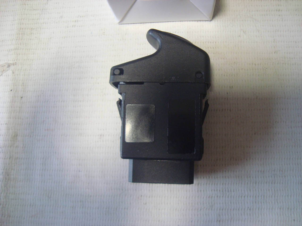 

Кнопка стеклоподъемника левая Большая Kangoo 98-08 на 5 контактов