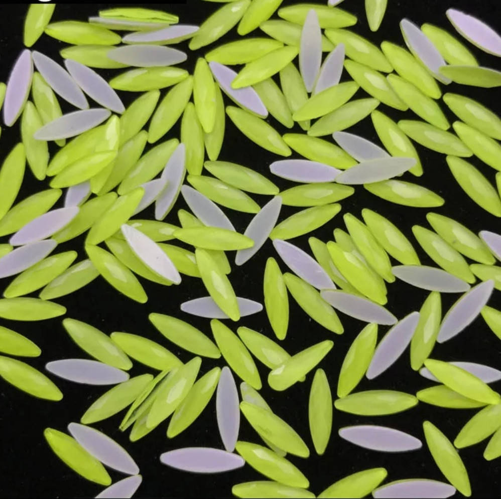 

Стразы для дизайна ногтей Лодочки, Neon Yellow, 3х11мм, 1шт