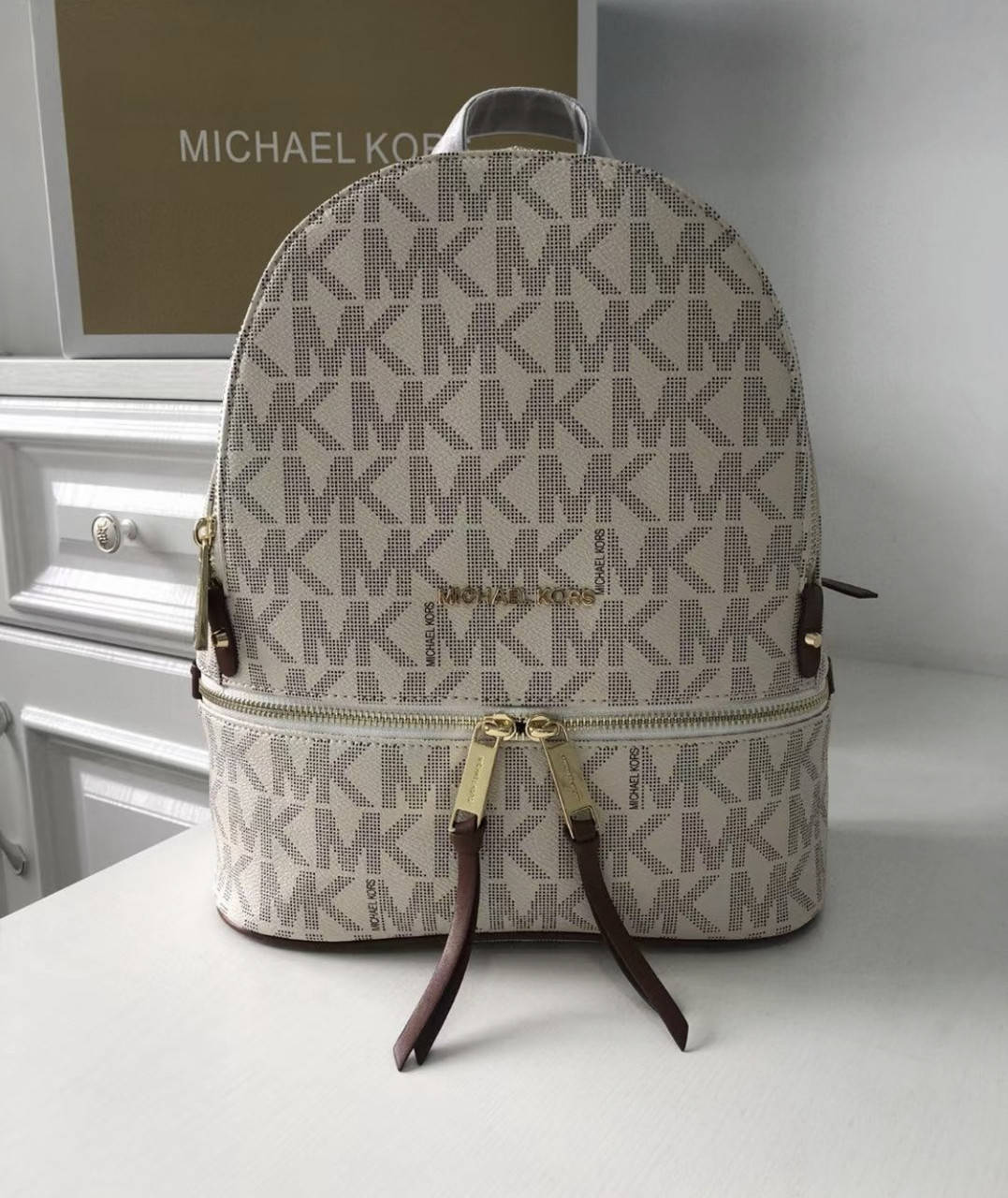 

Женский кожаный рюкзак Michael Kors Rhea Zip B White Lux, Белый
