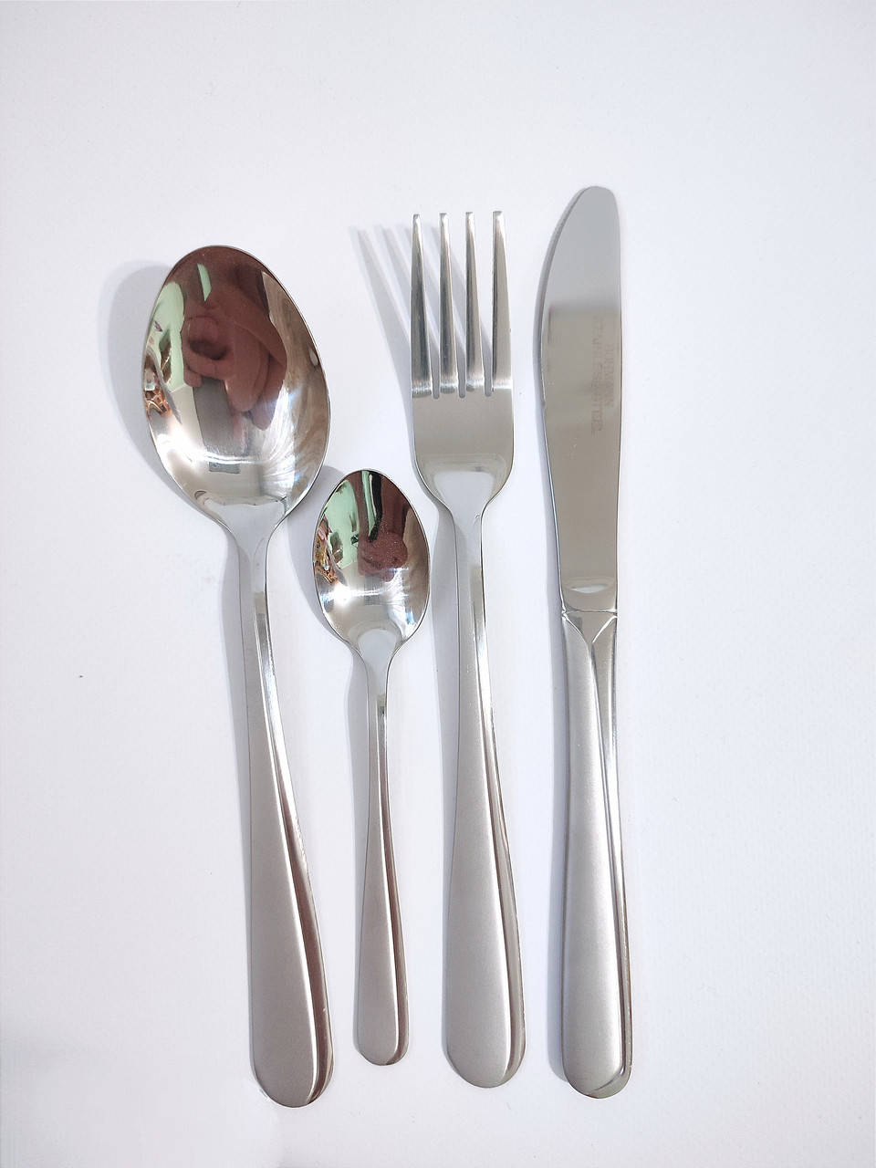 

Набор столовых приборов в чемодане BOHMANN 72 предмета 5946MR-B