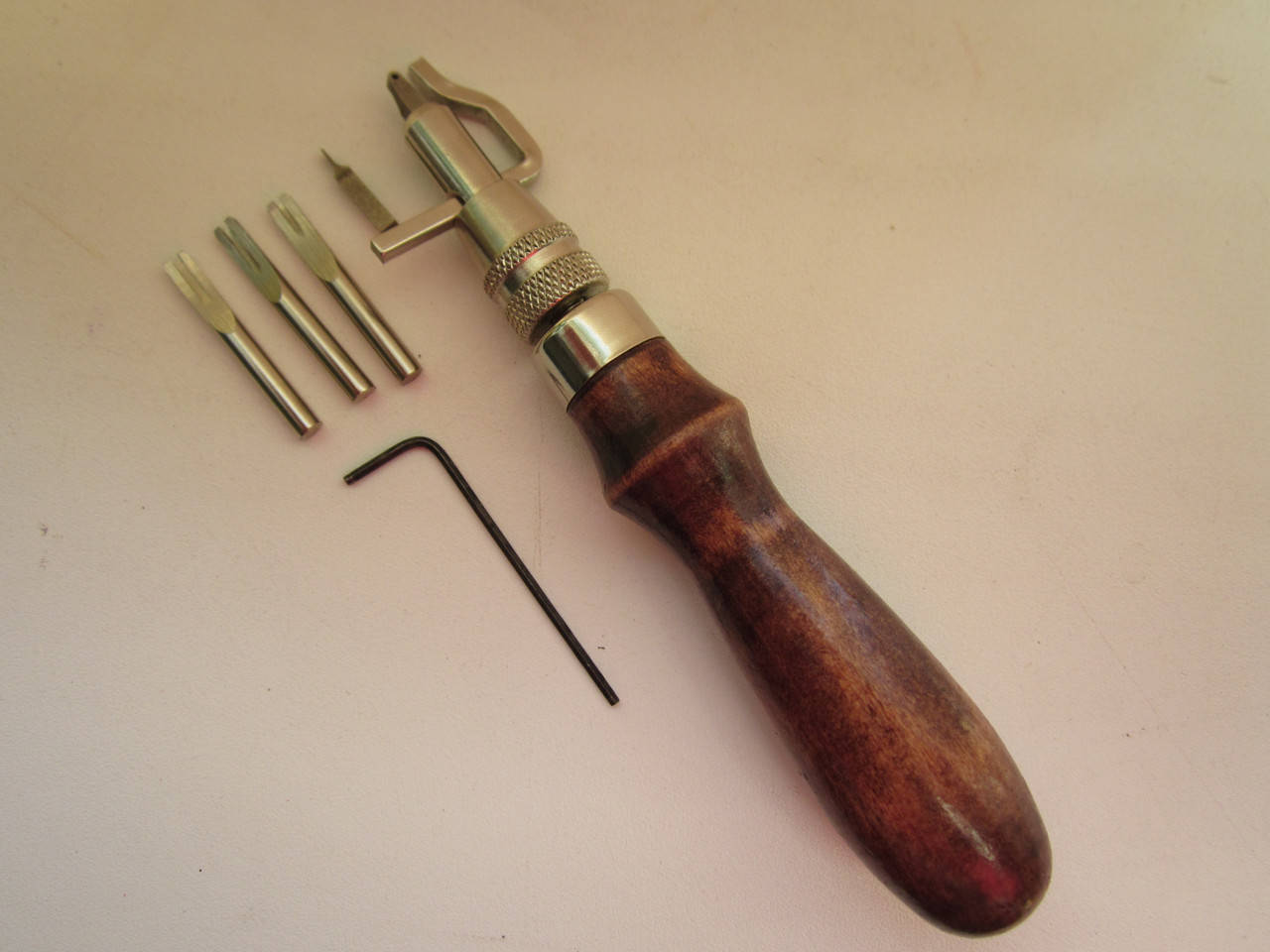 

Инструмент для кожи 5 в 1