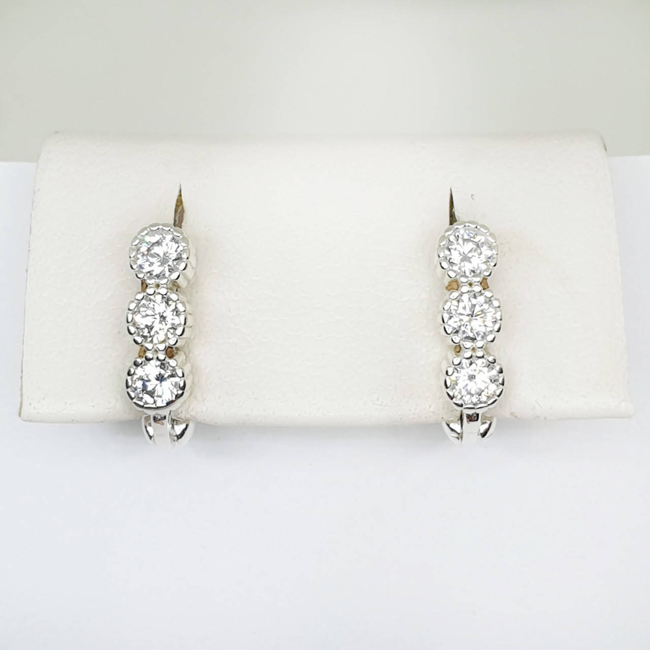 

Сережки серебряные с кубическим цирконием 1,88 г