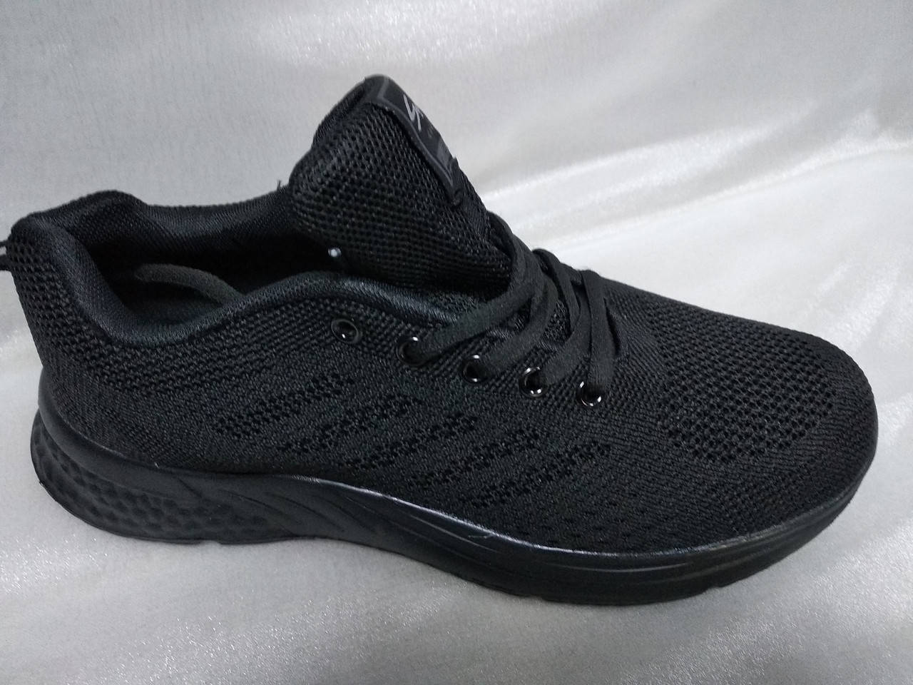 

Кросівки чорні, Черный